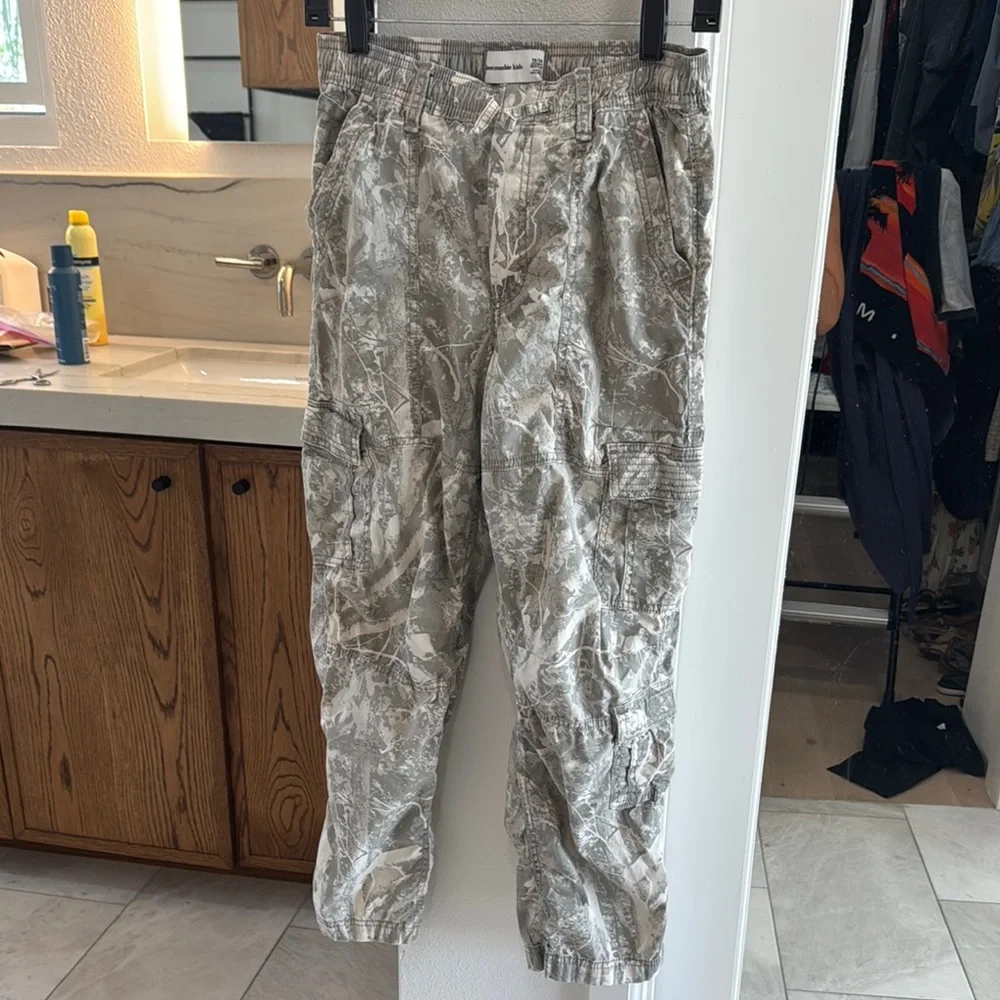abercrombie kids Gray Camouflage Cargo Shorts